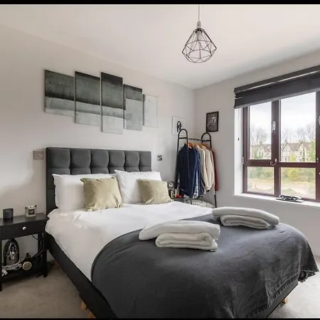 Stylish Harbourside Apartment